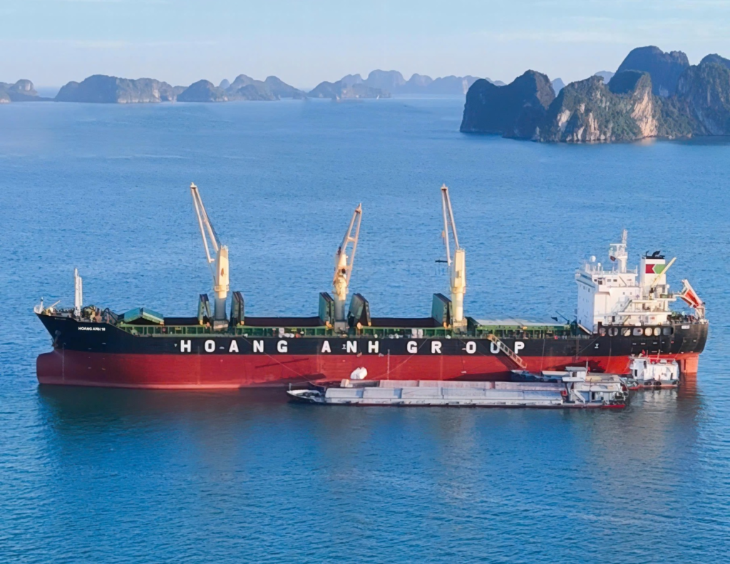 Hoang Anh Shipping Welcomes the Ship HOANG ANH 18